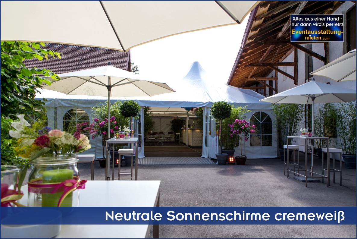 Glatz Sonnenschirme mieten Rosenheim in neutralem Cremeweiß Weiße Glatz-Sonnenschirme in Kombination mit weißem Stehtischen und Barhockern
