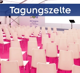 Tagungszelt mit weißen Stühlen und pinkfarbenen Teppichboden