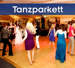 Tanzparkett mit Hochzeitsgesellschaft beim Tanzen