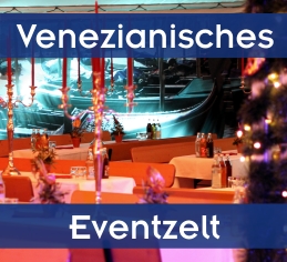 Venezianisches Eventzelt mit venezianischen Kulissen, großen Kerzenständern und Lichterketten.